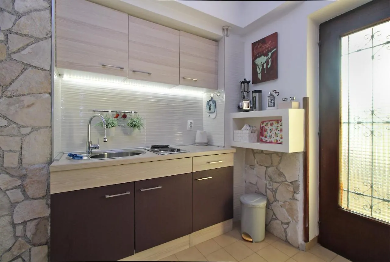 Apartment Leona 2216 Premantura