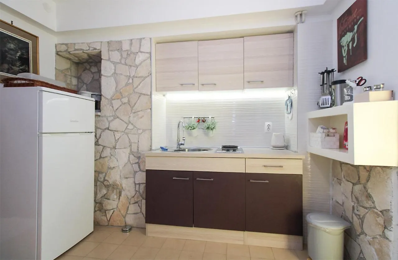 Apartment Leona 2216 Premantura Croatia