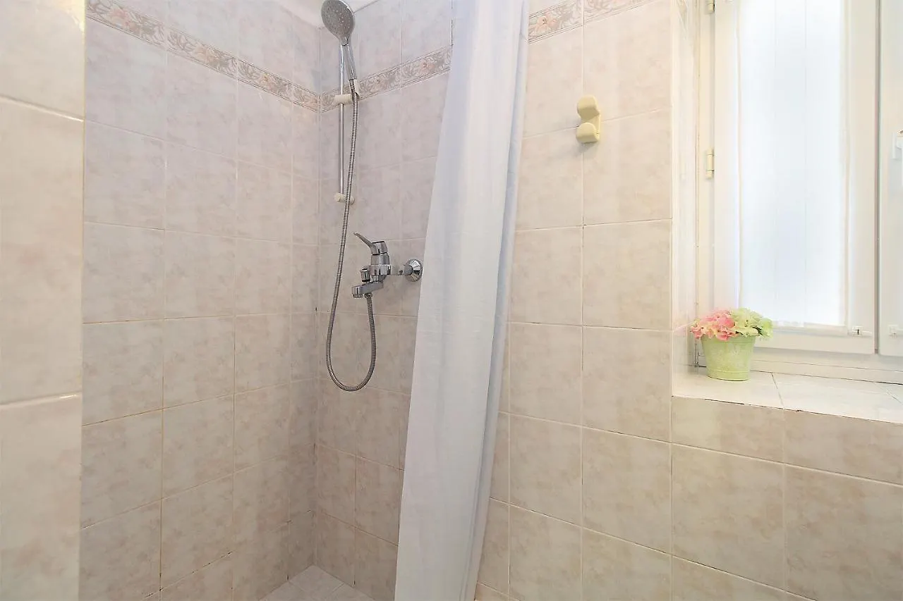 Apartment Leona 2216 Premantura Croatia