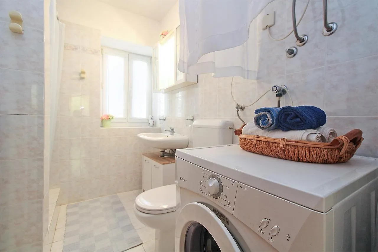 Apartment Leona 2216 Premantura