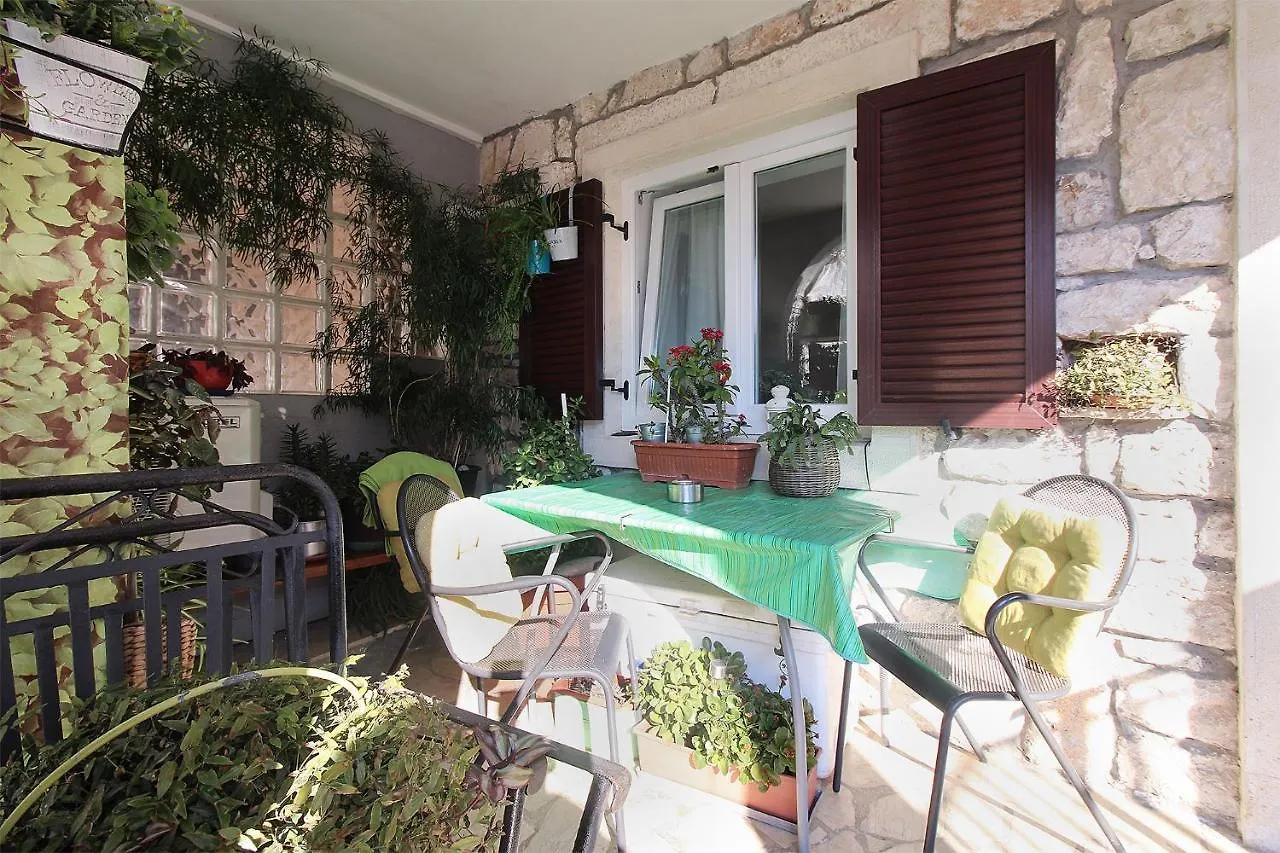 Apartment Leona 2216 Premantura